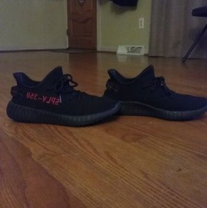 Yeezy 350 v2